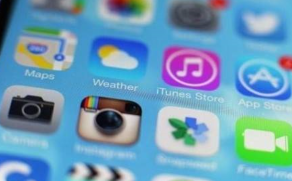  市面上有很多APP應用軟件，包括成都未來久APP開發公司開發出來的APP，不是每個APP應用軟件都是成功的，有些生命周期很短，那是因為APP開發和運營過程中有過多失誤。一個APP應用軟件是否是成功的，主要是由下面三個方面來決定： 一、APP應用軟件的定位 APP應用軟件的定位是后期推廣成敗的關鍵。沒有用戶需求的app應用軟件等于廢品。應用軟件對部分用戶的需求能很好的契合。當然，定位不要像BAT之類的行業巨頭看齊，那樣，你是自找滅亡。就連騰訊拍拍網都干不過阿里淘寶網，你就別以卵擊石，瞎折騰了。 app軟件應用軟件的質量是用戶留存的有力保障。一個經常莫名其妙閃退的app應用，用戶留你干嘛？一個UI/UE體驗差的應用，用戶留你占內存？多花點心思在應用軟件本身上，不要給應用軟件留BUG。 功能的確認是應用軟件開發的前提。功能有主次，主功能的策劃與應用軟件的定位密不可分，次要功能就是對主功能的擴展與延伸。比如，你是有個做電子商務的平臺，功能主次就就很明確了，提供物流快遞查詢就是次要功能。 二、APP應用軟件的設計與開發 app設計和開發是相互配合工作運行。眾多市場首發、自薦、專題都要求應用軟件應用界面交互體驗優秀、用戶體驗優秀、app應用內容優秀，充實。這些要求與app設計程序的關系密不可分。 不要過多的催促程序員出應用軟件，避免短時間開發出來的應用軟件BUG過多，也同時避免設計程序的負情緒增長。同事間關系的和睦也是創造好應用軟件的襁褓。 三、運營與推廣 一直以來有種說法成都未來久科技有限公司挺不支持的：運營推廣不分家。一個人同時兼具運營與推廣兩份職業，之所以你兼具雙重職位是以為你處于小白階段，感覺自己什么都能做，事實卻是什么都沒做好。你不是運營，是Ctrl+C；你不是推廣，是廣告君。問題不大，每個運營都經歷這個過程?？邕^去，你就是運營；跨不過去，工作就是煎熬。只能說運營的水深著呢！ 成都未來久科技有限公司提醒，app軟件應用軟件的優劣，不只是在運營手中。應用軟件的成功，在于整個團隊，用戶也不是瞎子，有自己的辨別功能，認真做好的自己的app應用應用軟件，才是持續發展之路。